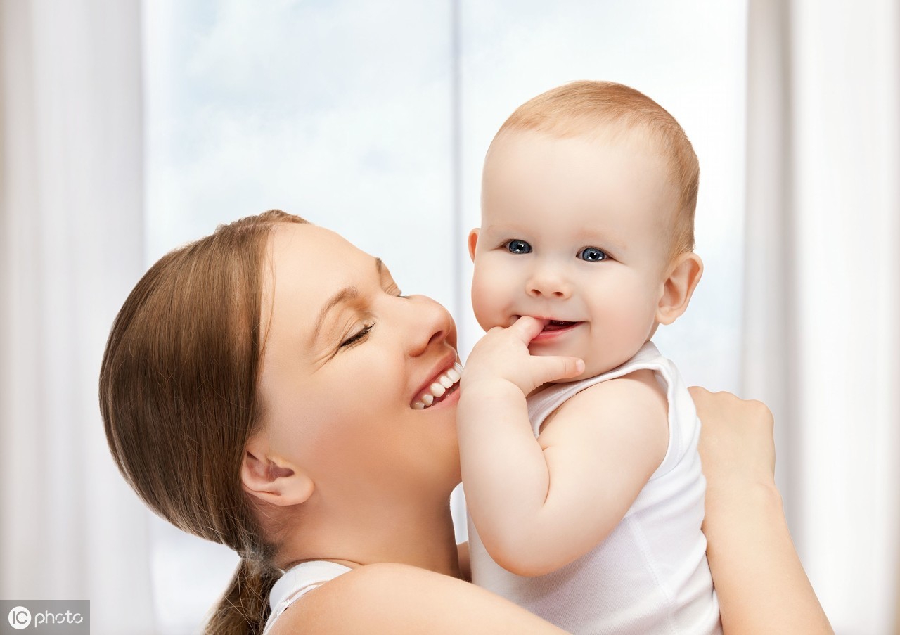 这是6到11个月娃的育儿方案，有了它在家也能让宝宝上早教课啦