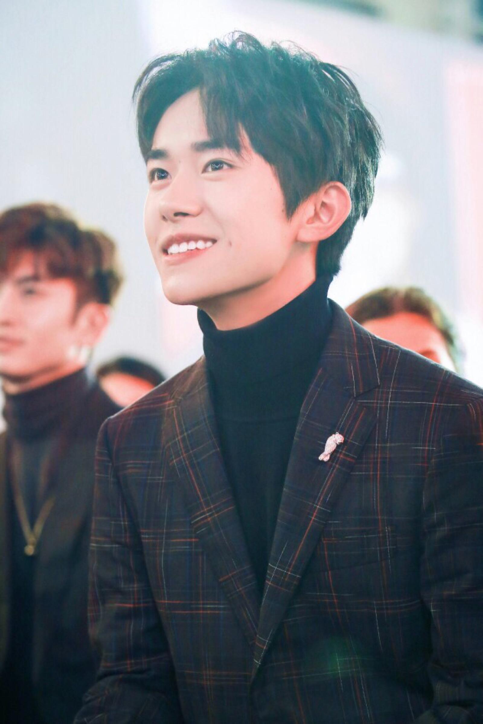 向上吧华彩少年易烊千玺是常驻吗,沈月易烊千玺向上的力量视频