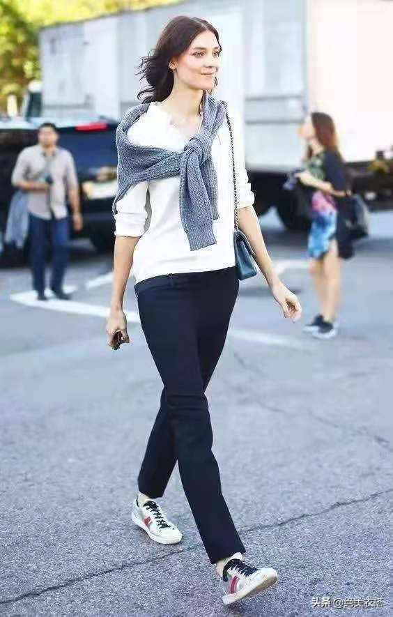 毛衣怎么穿不显土毛衣的时尚穿搭 (毛衣怎么穿才好看这样搭配最时髦)