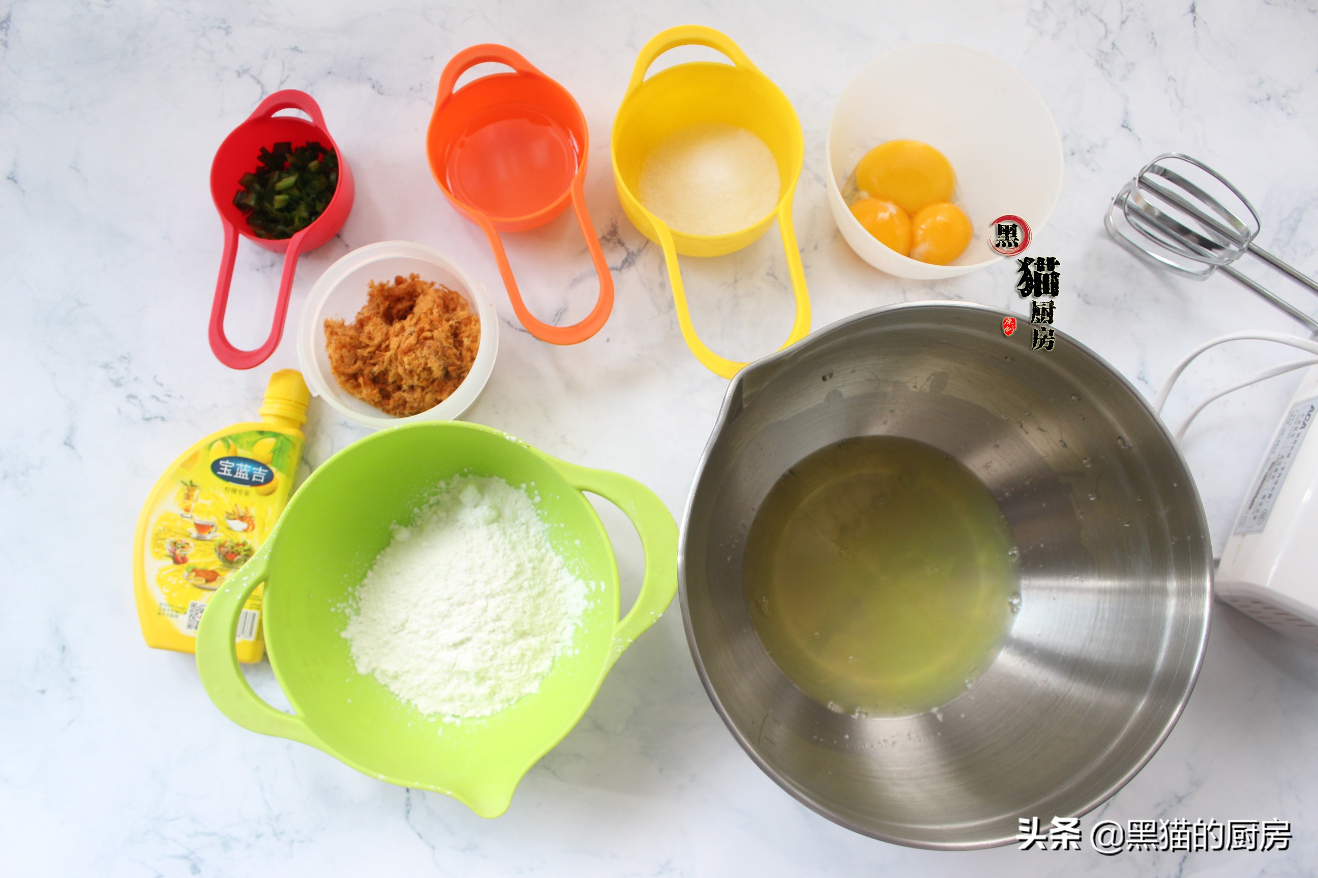 你做的蛋糕不够松软发不起来？记住这个小窍门，做的蛋糕又软又香