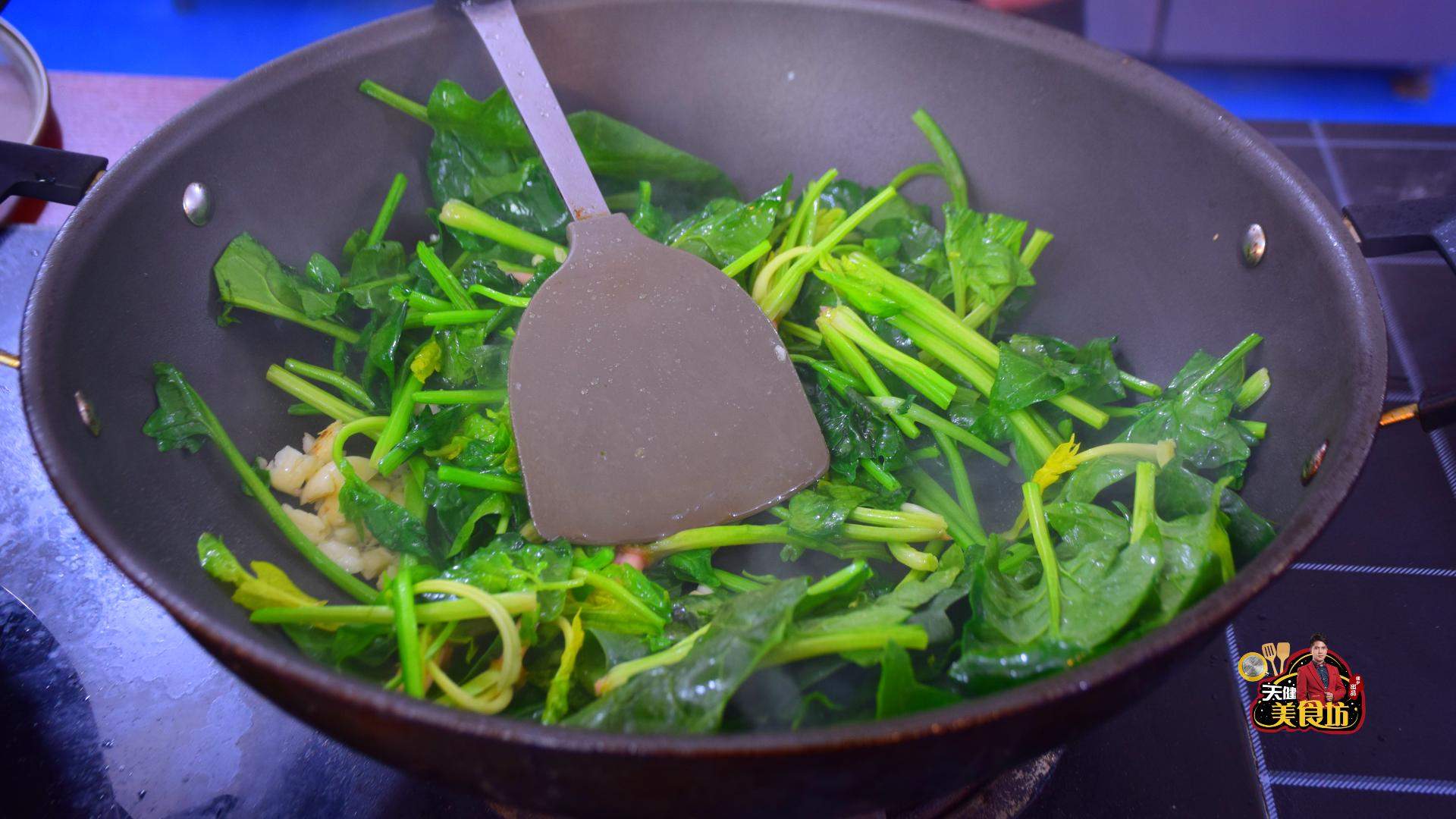 为什么青菜炒出来很老,为什么炒的青菜发黑