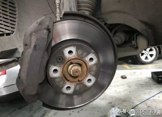 底盘悬挂间隙异响排查工具,理想底盘悬挂异响解决方法