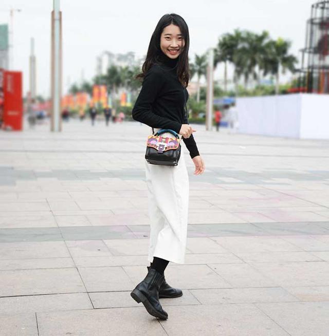 戚薇背的复古包,戚薇同款斜挎兔子包