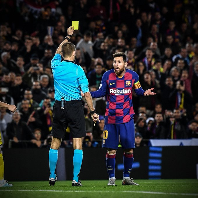 梅西唯一一次假摔吃黄牌,梅西被判点球回放