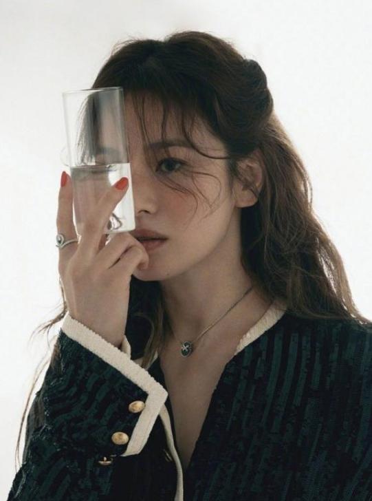 宋慧乔惊艳时装图,宋慧乔知性造型登封面