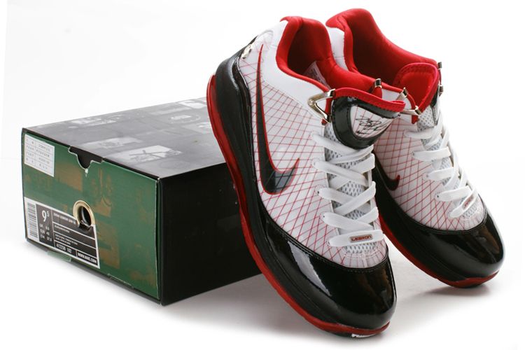 詹姆斯119代,詹姆斯12代战靴多少钱