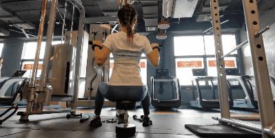 健身房快速练出背肌的方法,健身房练背部下背阔肌动作