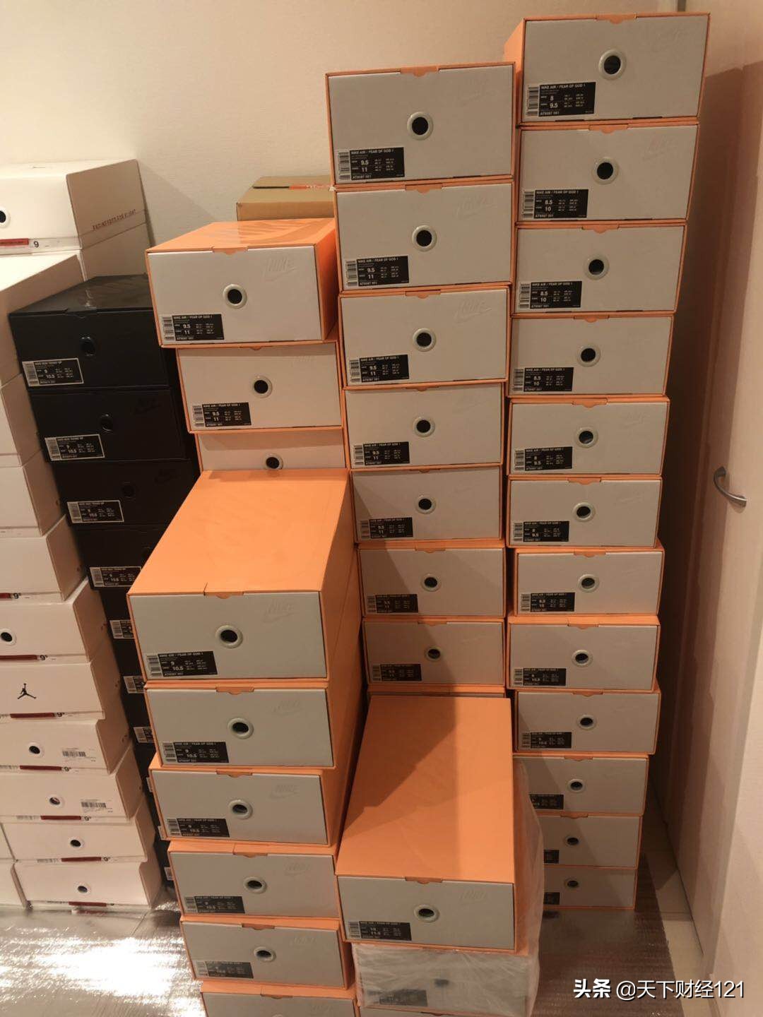 阿迪达斯和耐克是一个档次的吗,耐克和阿迪达斯哪个鞋子最贵