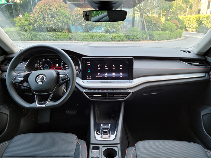 都说懂车的人买途安,斯柯达明锐pro对比别克威朗pro