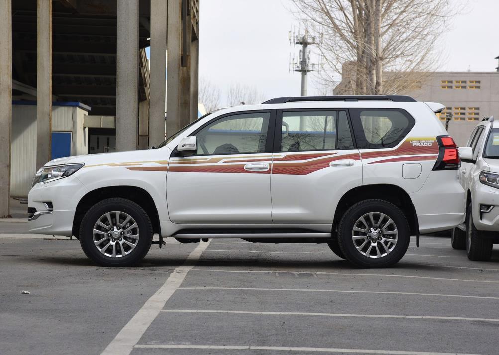 月薪8000，养一辆丰田普拉多压力很大吗？一年多少花销？