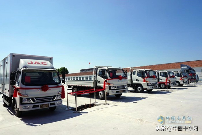 几十秒的赛场展现速度、驾驶技能这些江淮卡哥如何乘风破浪?