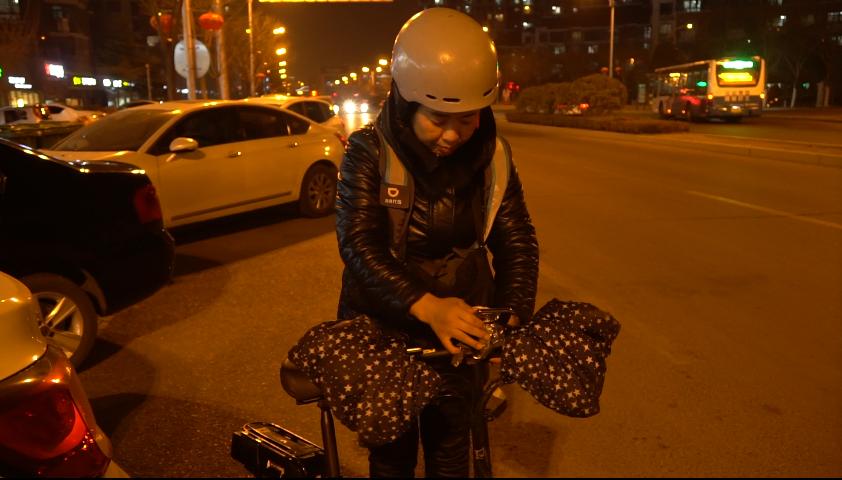 代驾妈妈的真实生活,女代驾夜行生活