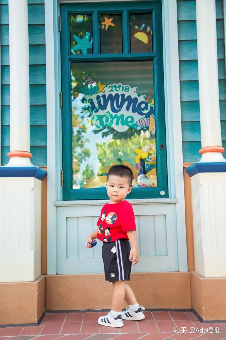 独自带2岁的娃怒刷了10次上海迪士尼，不听我听谁？