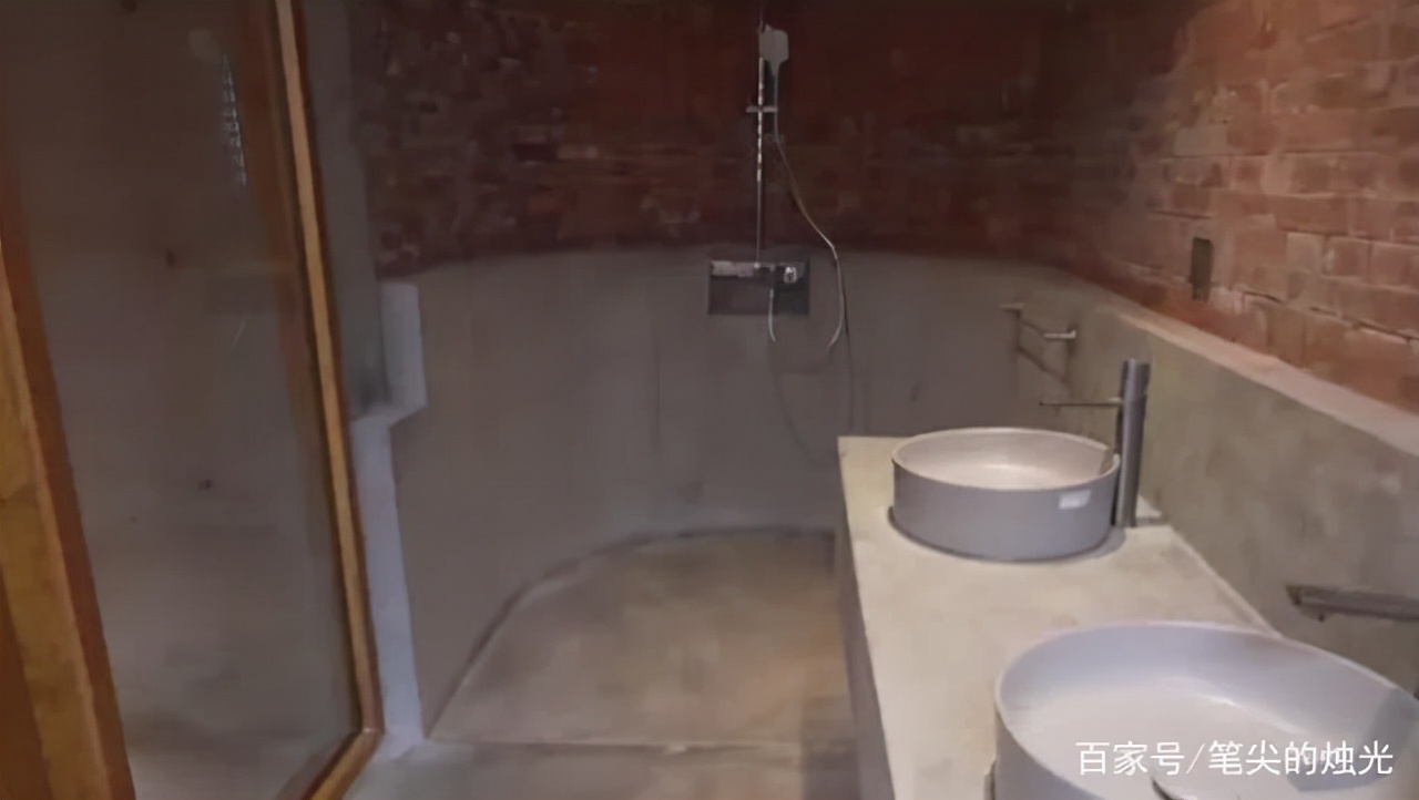 甘肃大爷房屋改造,红砖旧墙返碱改造