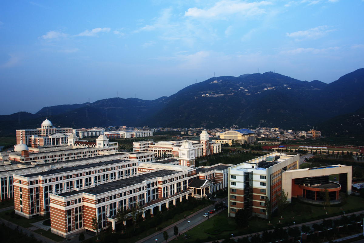 高考分数刚过本科线怎么选学校,高考刚过本科线怎么报学校