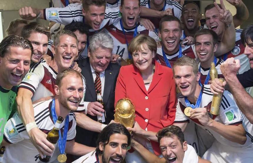 德国主帅勒夫默克尔,德国国家足球队连线默克尔