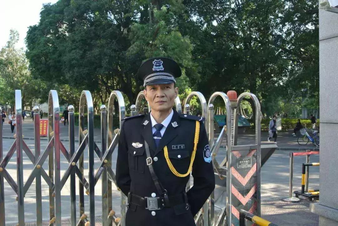 厦大51岁保安5年通过40多门考试,厦大的保安考上厦大