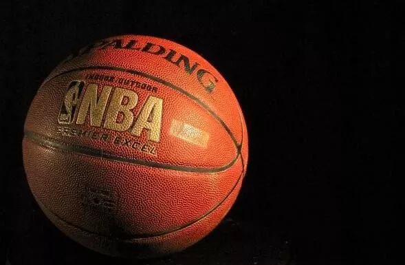 这颗扔向中国的“雷”,在美国炸出了什么?