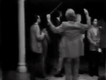 行为艺术到底是什么,通俗点讲什么是行为艺术