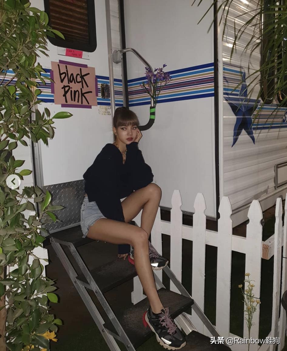 lisa穿什么鞋,人间芭比lisaattention