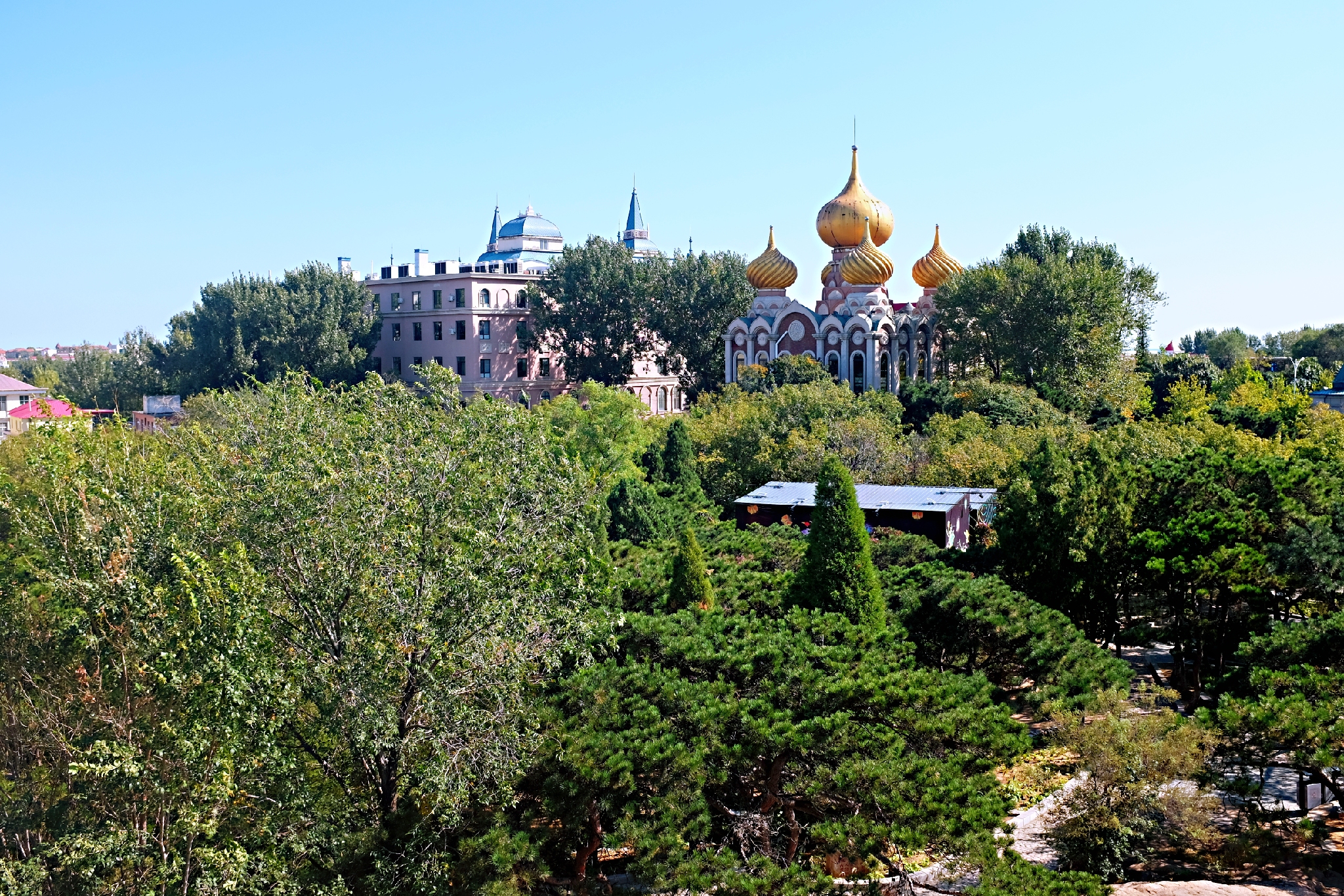 到了北戴河之后怎么去海滨浴场,北戴河怪楼奇园景区今天可以玩吗