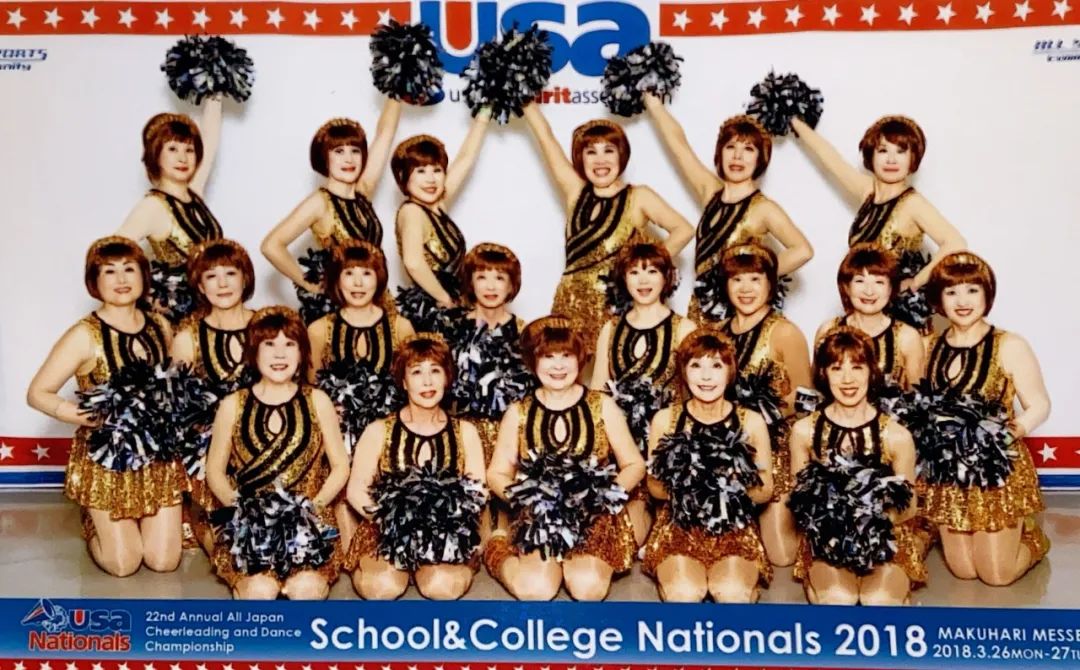 89岁后空翻，日本银发啦啦队的“不老年生活”