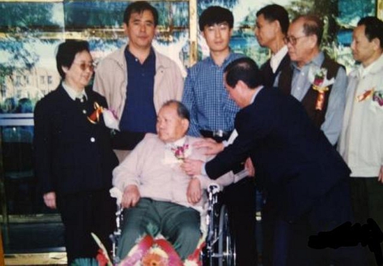 李银桥家里写信给他介绍对象,毛主席看完信:银桥啊,你太老实了