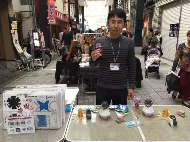 把纸片玩“活”了！能后空翻还会咬人，日本纸艺大师震撼之作