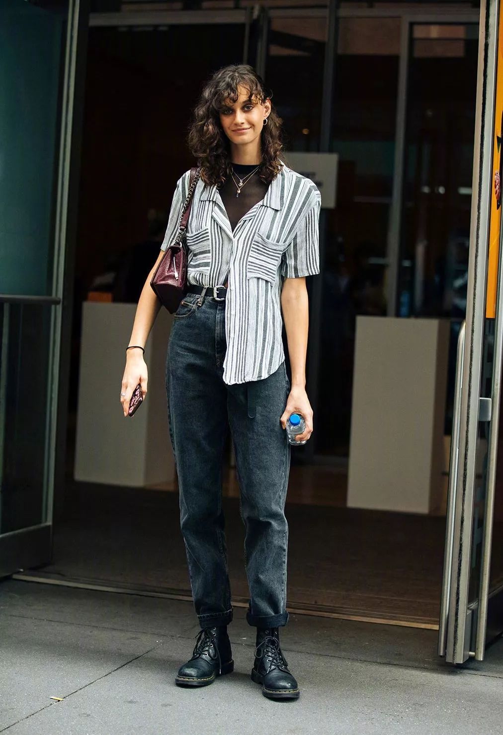 搭靴子穿的裙子秋冬款,裙子靴子秋冬搭配图