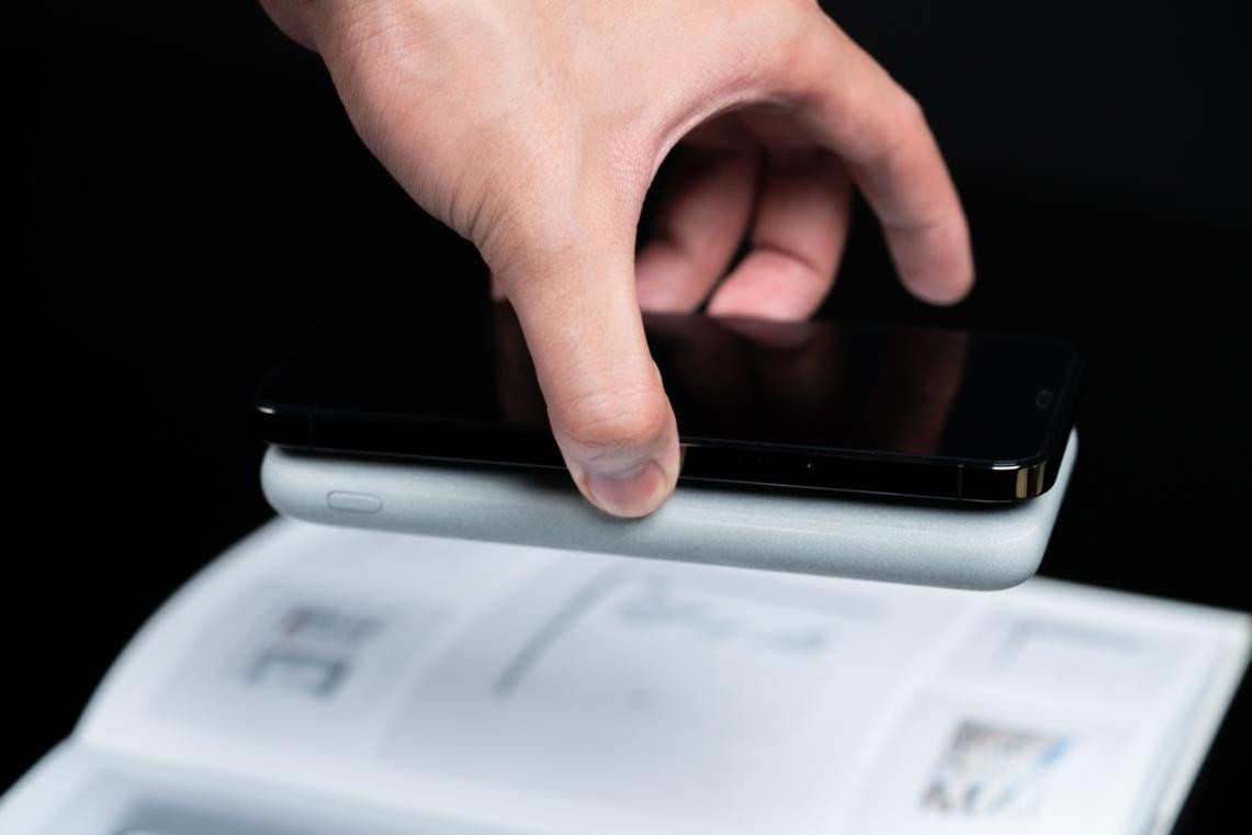 iphone12promax充电宝快充,iphone12pro磁吸无线充电宝评测