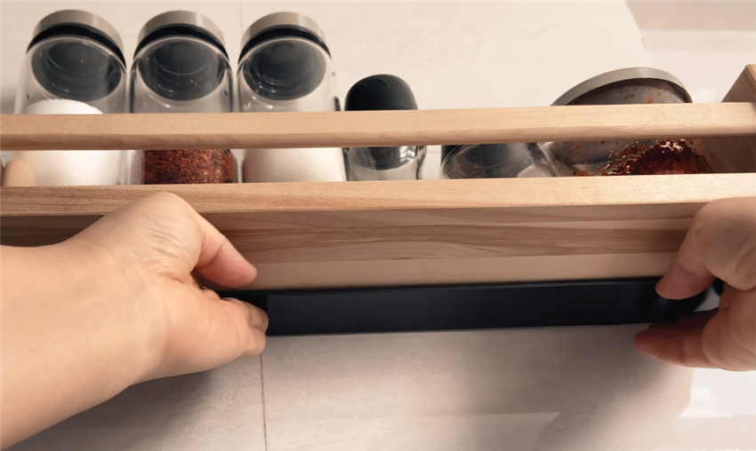 居家隔离门上贴磁条有用么,居家观察为啥要贴磁条