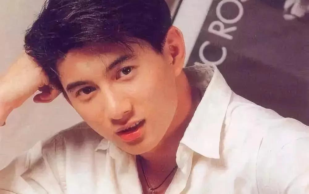 行走的荷尔蒙，这6位越老越有味，大胡茬克制又霸道，气质太绝了