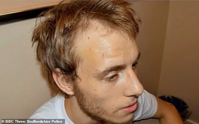 22岁女孩遭教练虐待,足球队员被教练虐待