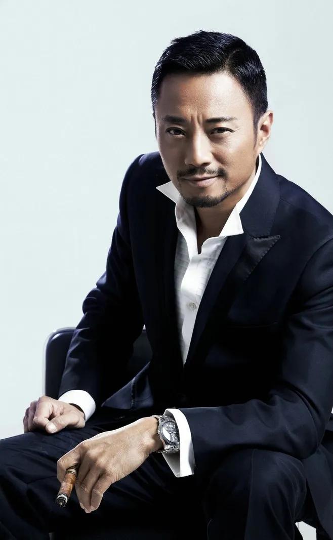 老了和年轻时不一样的男明星,早过了30岁却满满少年感的男明星