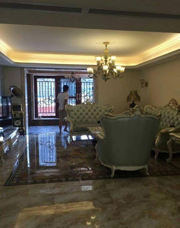 媳妇将房子装修好了,老婆把新房装修成这个样子