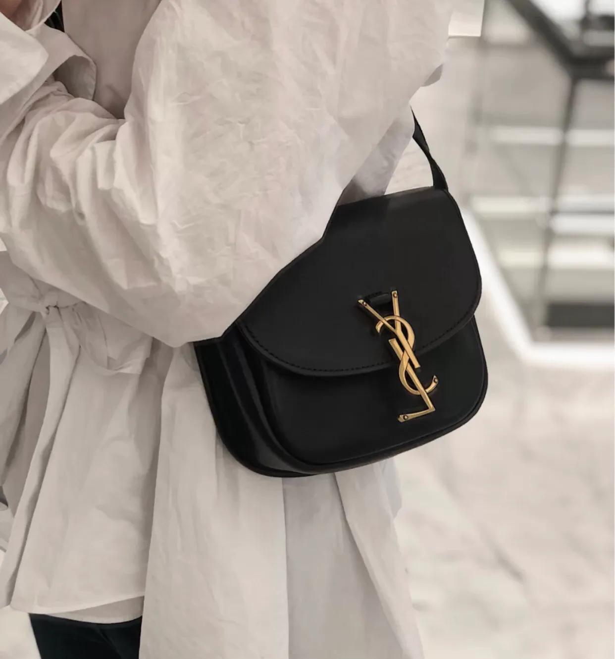 职场女人该背什么牌子包包,背各种包包的女生