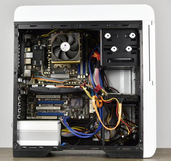 中奖了一个300元的散热却去装了台万元游戏主机？