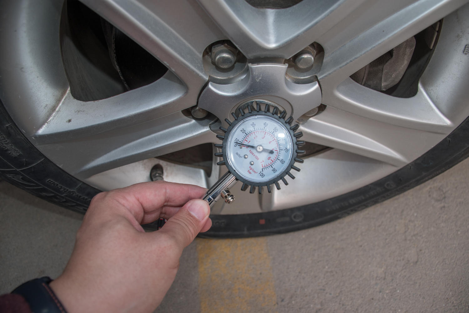 便携式充气泵哪款好,便携充气充电泵车载