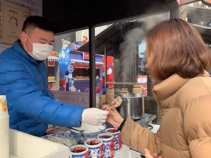 30年的街头小铺，终于在不夜城有了安稳的家