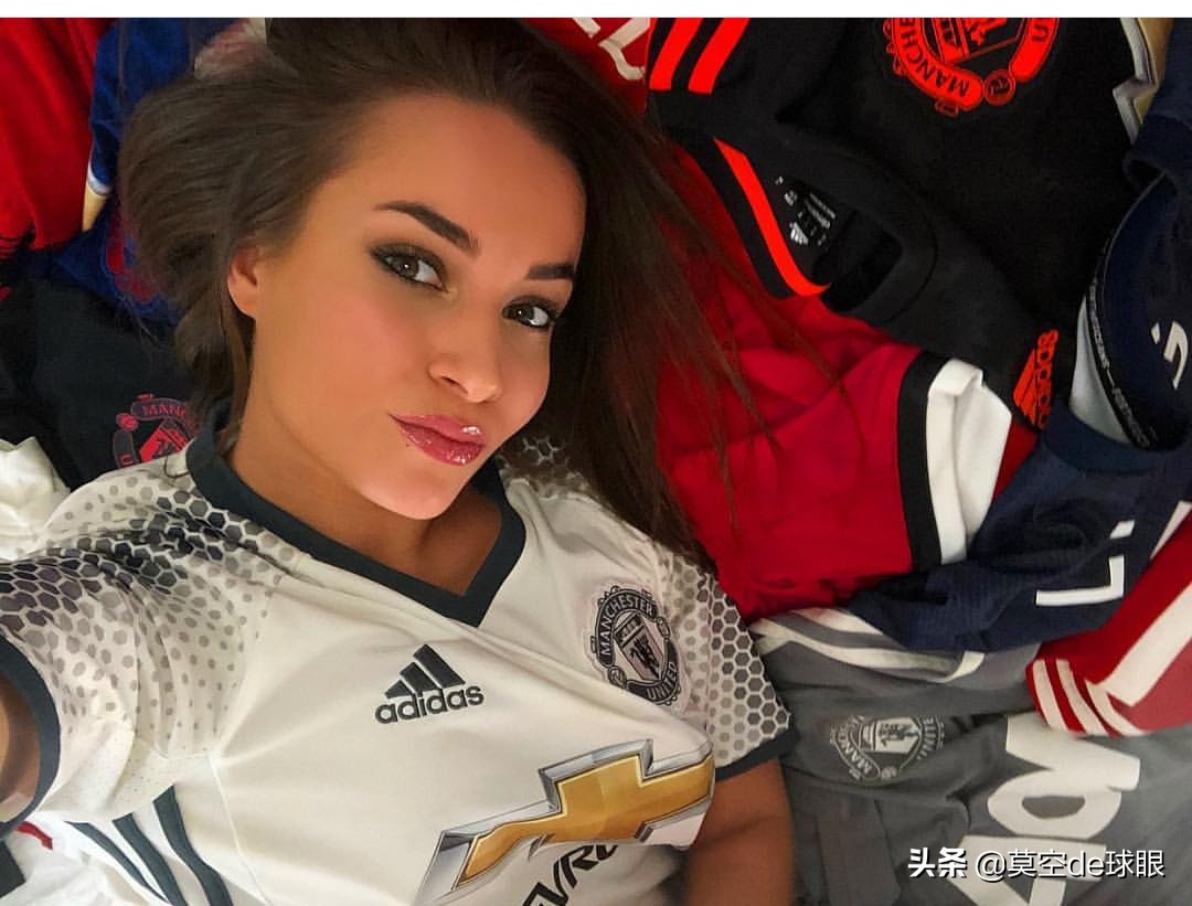 热爱足球的姐妹们最帅气,迟到的说一声,祝所有女球迷节日快乐!