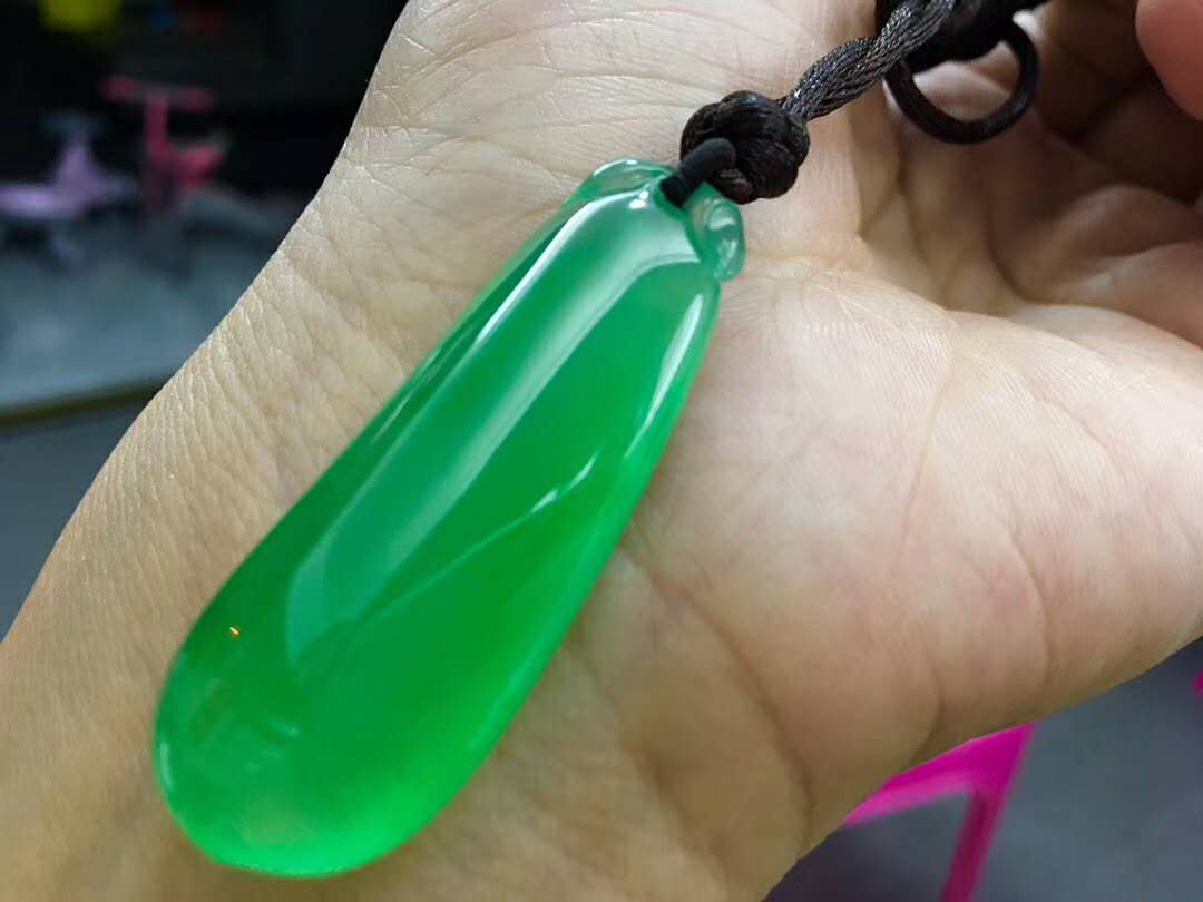 翡翠的高低档次是怎么划分的,什么样的翡翠才是顶级翡翠