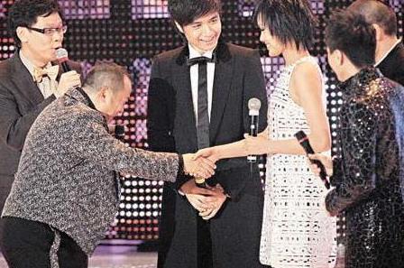 凌晨2点30分曾志伟遭毒打，缝29针几乎没命，隔月容祖儿被带警局