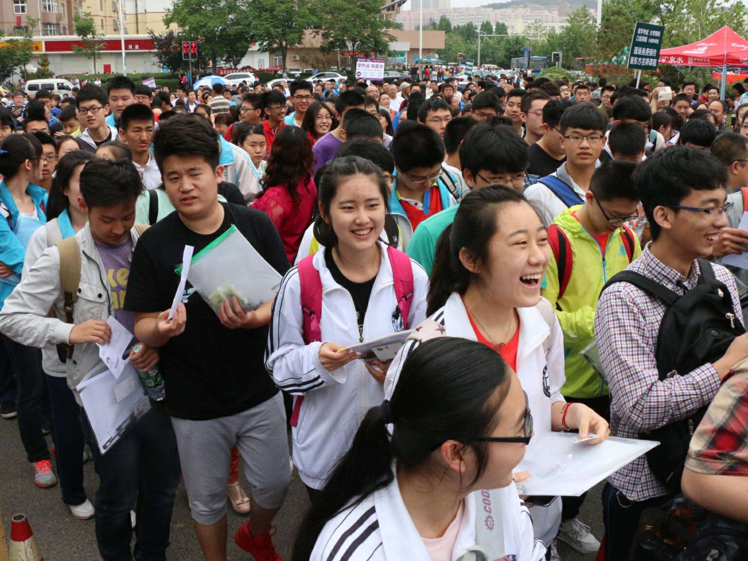 足球纳入高考成绩会怎么样,足球上了高中还有机会进职业队吗