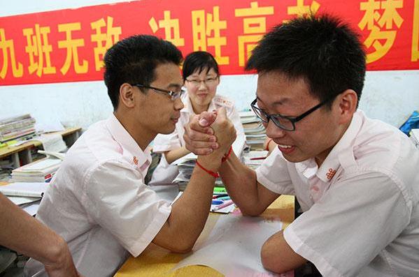 马嘉祺正走在高考的路上,马嘉祺高考闭关纪录片