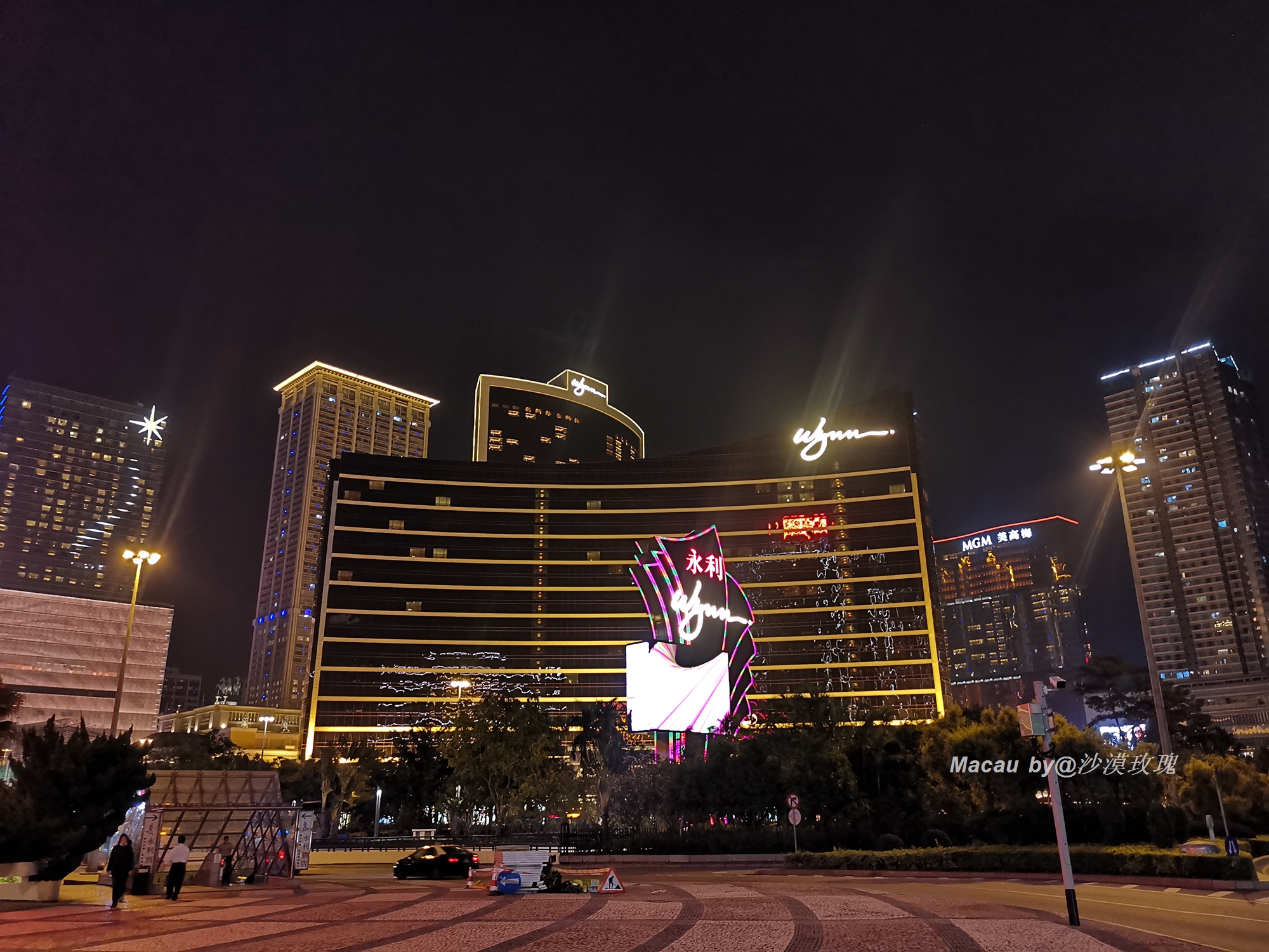 澳门葡京酒店豪华客房一晚多少钱,澳门的美高梅酒店住一晚要多少钱