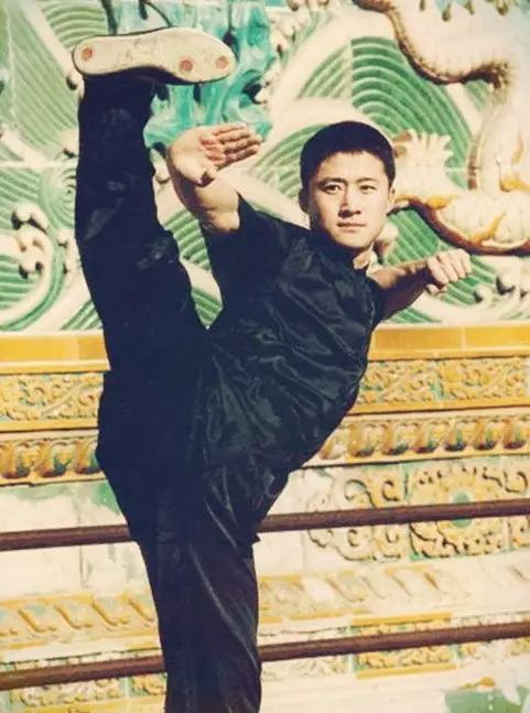 吴京22岁到46岁颜值变化有多帅,吴京22岁到49岁颜值变化