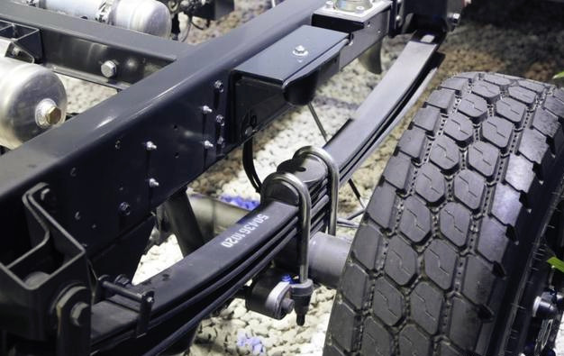 依维柯四驱三把锁越野测试,乌尼莫克和依维柯越野房车