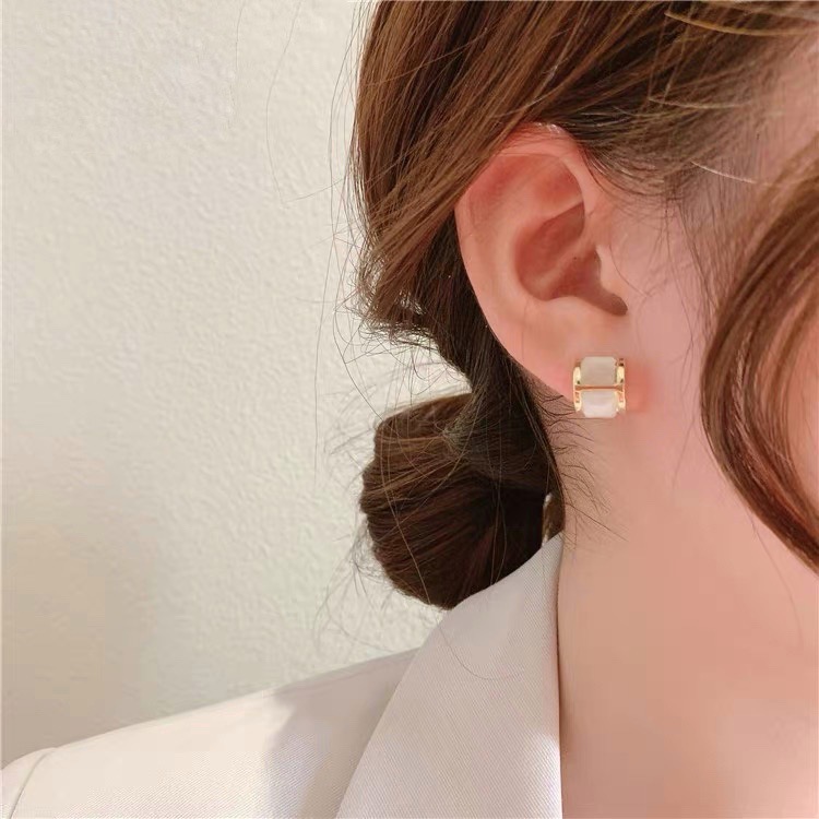 线上卖小饰品赚钱吗,饰品店线下赚钱吗