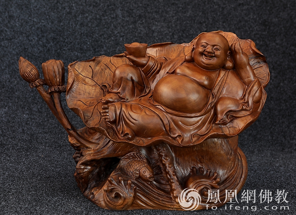 桐柏山木雕博物馆弥勒佛雕像,桐柏木雕博物馆龙的雕像