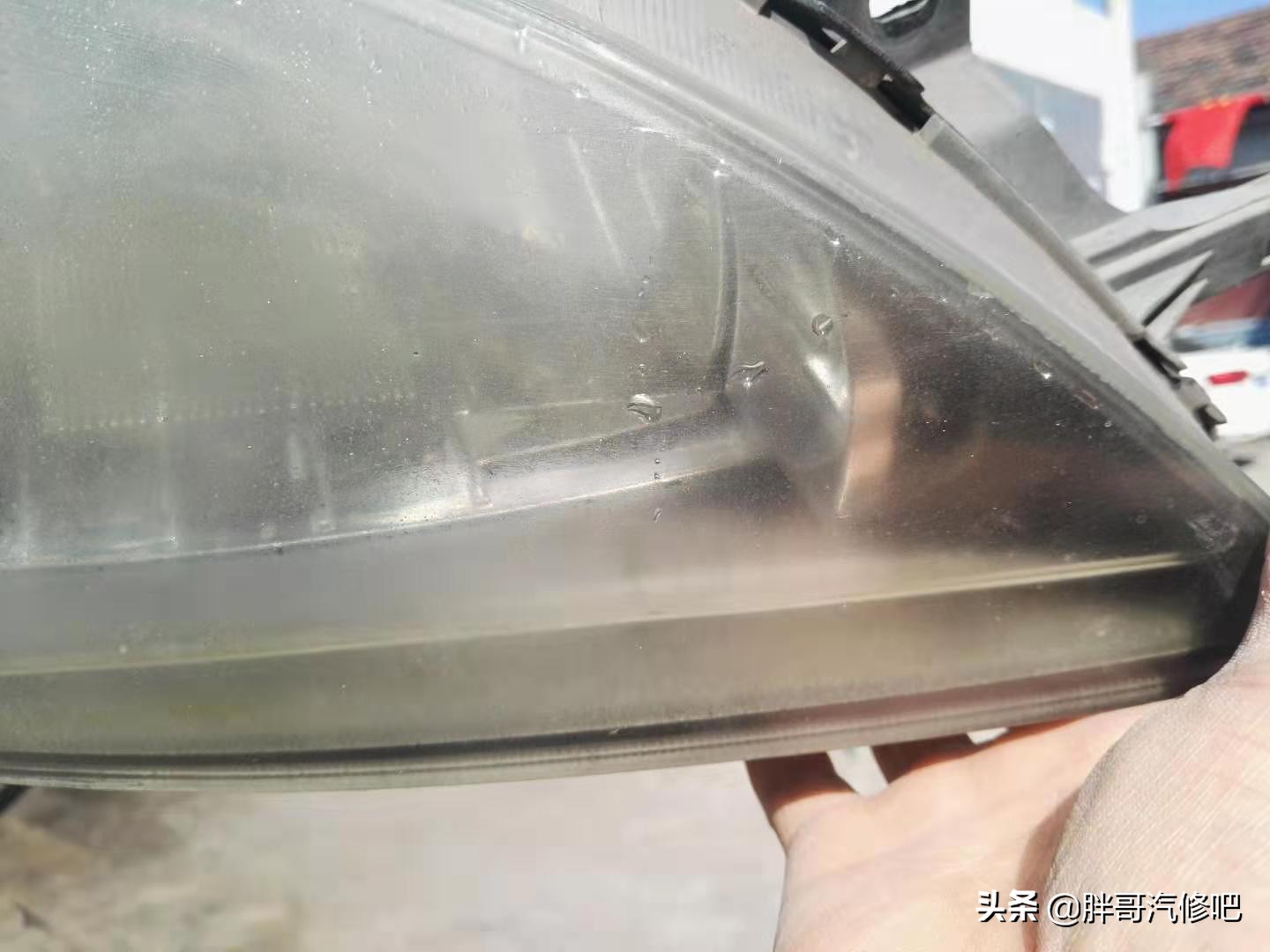 上海汽车大灯漏水去哪里修,大灯发黄了怎么处理